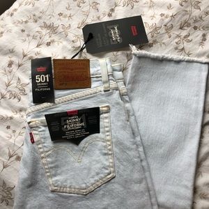 ✨HOST PICK✨Levi’s 501 Skinny Jeans